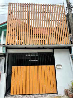 บ้านม่วนใจ๋สถานีรถไฟ